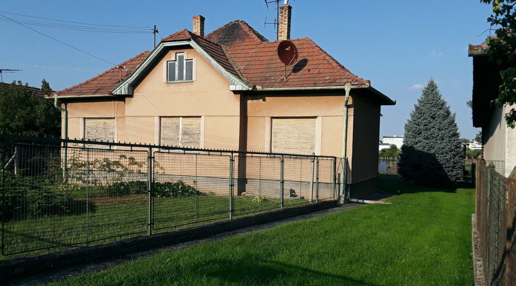 Predaj rodinný dom, veľký pozemok, obec Veľký Kýr  (1069-12-RP)