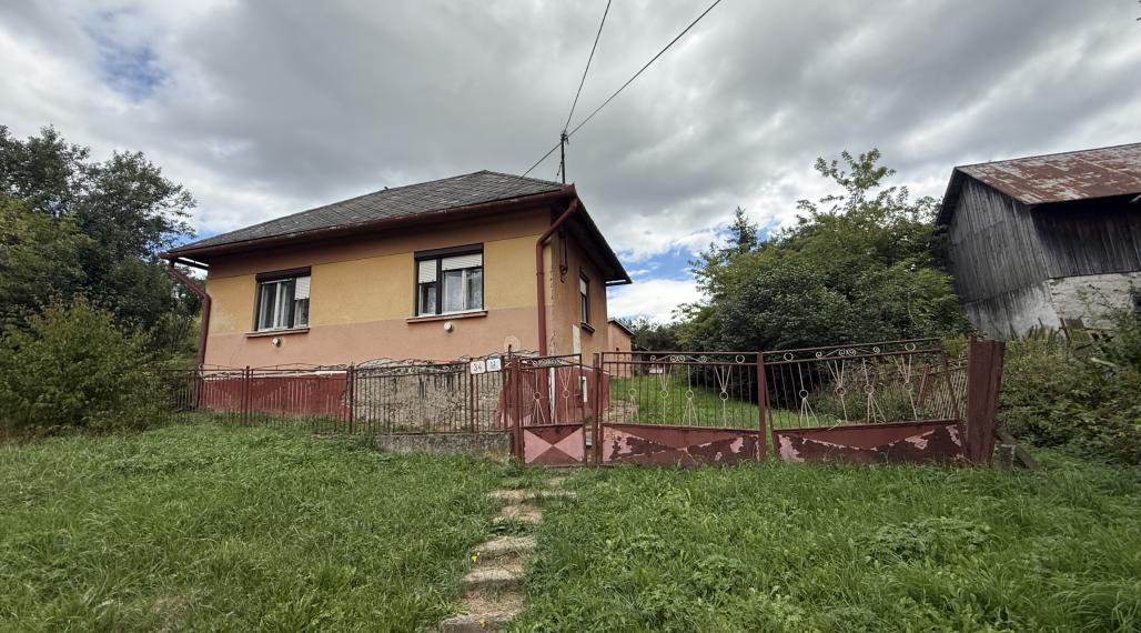 Rodinný dom v Ľubotíne s veľkým pozemkom na predaj