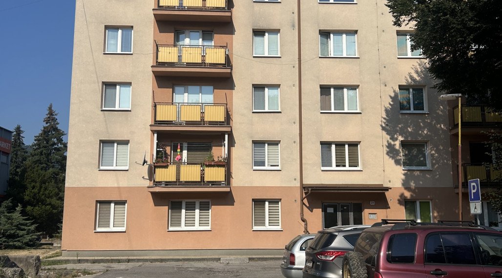 Na predaj 3 izbový byt vo výbornej lokalite, Hnúšťa
