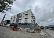 NOVOSTAVBA - NA PREDAJ 2-izbový apartmán s balkónom - fotografia 4