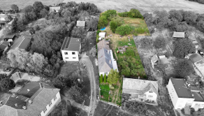 VIDEO- DOM SO ZÁHRADOU 3147m² V ZACHAROVCIACH - NA PREDAJ - fotografia 1