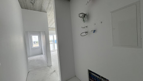 NOVOSTAVBA - NA PREDAJ 2-izbový apartmán s balkónom - fotografia 1