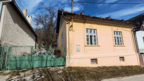 RODINNÝ DOM V ŠTOSE – ZAČATÁ REKONŠTRUKCIA - fotografia 2