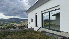 Ponúkame na predaj krásny rodinný dom v Ťapešove - fotografia 3