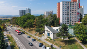Prenájom exkluzívnych obchodno-kancelárskych priestorov - fotografia 2