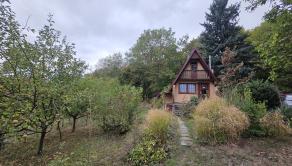 Chata s veľkým pozemkom a úžasným výhľadom – Čachtice - fotografia 15