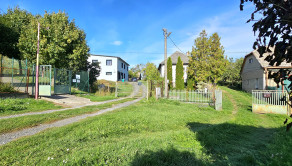 VIDEO- DOM SO ZÁHRADOU 3147m² V ZACHAROVCIACH - NA PREDAJ - fotografia 35