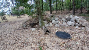 Krásny, veľký pozemok 10 000 m2 s mobilným domom, vinicou a ovocným sadom - Kozárovce (037-14-MIMI) - fotografia 7