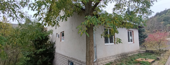 Dvojpodlažný rodinný dom v obci Arka , Maďarsko - NA PREDAJ