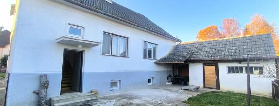 Rodinný dom v Čachticiach – na skvelom mieste hneď pri škole