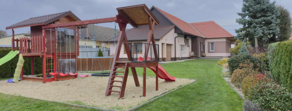 Na predaj exkluzívne zrekonštruovaný a kompletne zariadený rodinný dom