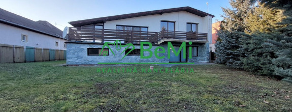 Na predaj rodinný dom s veľkým pozemkom - Práznovce