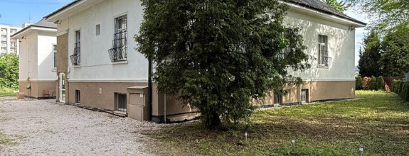 Prenájom časti budovy pre 30 osôb – Nové Mesto n/V