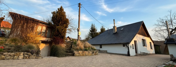 DOM / CHALUPA POD LESOM – JAZIERKO, POZEMOK 5000 m²