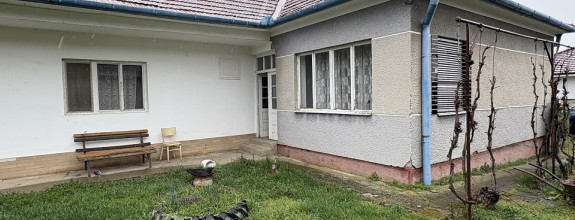 Predaj rodinného domu s garážou Lužany 113-12-ROCHE