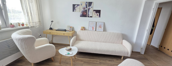 Slnečný 2-izbový byt 66 m² v Pobedime  balkón, klimatizácia