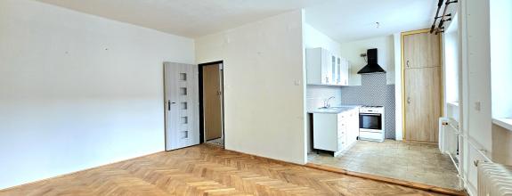 2-IZBOVÝ BYT NA UL.ROŽŇAVSKEJ - NA PREDAJ