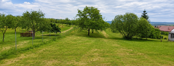 EXKLUZÍVNE, Stavebný pozemok 1 972 m² - Pukanec (062-12-SIHA)