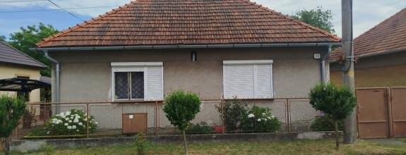Na predaj rodinný dom s veľkým pozemkom v obci Nemčiňany