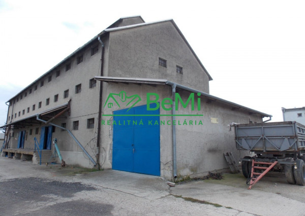 Komerčný objekt na predaj v obci Šoporňa