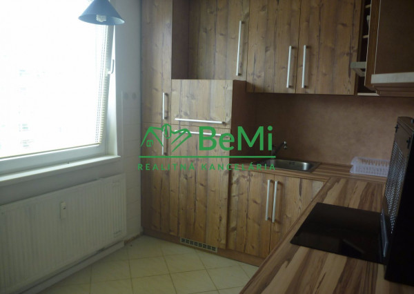 REZERVACIA: pekný, slnečný 3 izbový byt s balkónom , Zvolen-sídlisko Západ (126-113-BB)