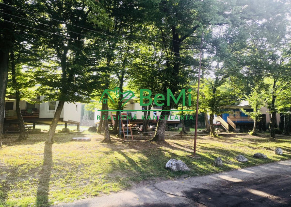 REZERVOVANÉ  EXKLUZÍVNE  na predaj, rekreačný pozemok s chatkami, vhodné aj na investíciu