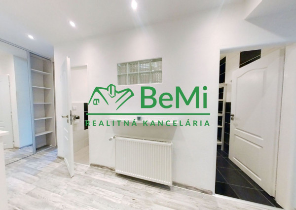 REZERVOVANÉ - Predaj 2 izbového, nádherného, nedávno prerobeného, zariadeného bytu - Levice (023-112-DUJU3)