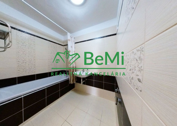 REZERVOVANÉ - Predaj pekného, veľkého 3 izbového, prerobeného bytu s loggiou v tichom prostredí - Levice 032-113-DUJU3