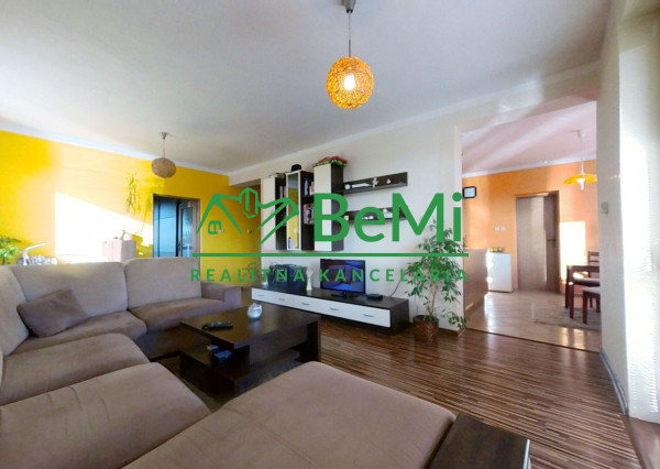 REZERVOVANÉ - Predaj veľkého, slnečného 3 izbového bytu s loggiou a balkónom - KOZÁROVCE - EXKLUZÍVNE - 048-113-DUJU3E