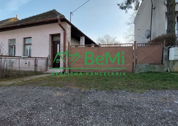 Predaj - starší rodinný dom v obci Radošina - ID 118-12-LUGUa