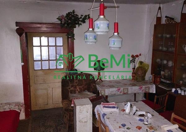 Predaj - starý rodinný dom v obci Radošina ID 118-12-LUGUa