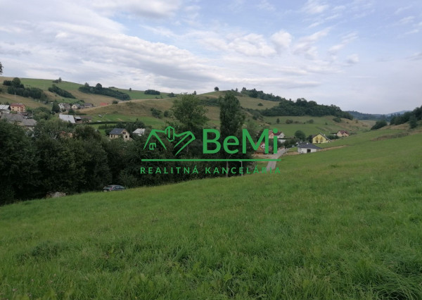 Na predaj pekný pozemok v obci Pucov 114-14-MOV