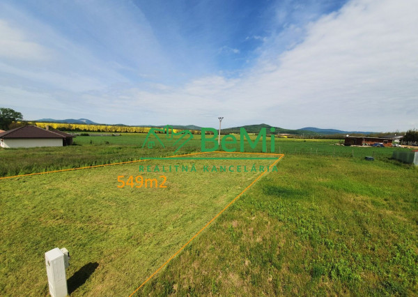 Sľažany - pozemok so stavebným povolením (549m2)  ID 008 -14 - SASOa