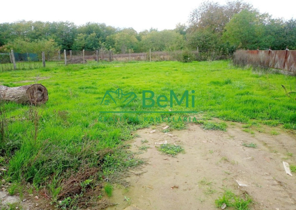 Predaj pozemku pre výstavbu rodinného domu - Jur nad Hronom  (033-14-HEKA)