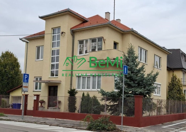 REZERVOVANÉ Na predaj: Dvojgeneračná vila v centre mesta