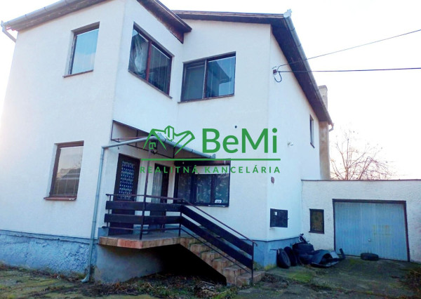 Predaj viacgeneračného rodinného domu - Dolné Semerovce  (044-12-HEKA)