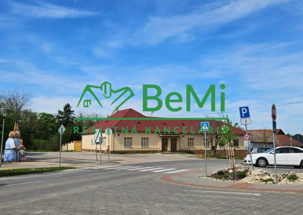 NR - RD - Mojmírovce, centrum obce, 2 bytové jednotky