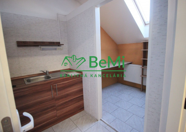 Objekt na bývanie a podnikanie ID: 007-12-TECUa