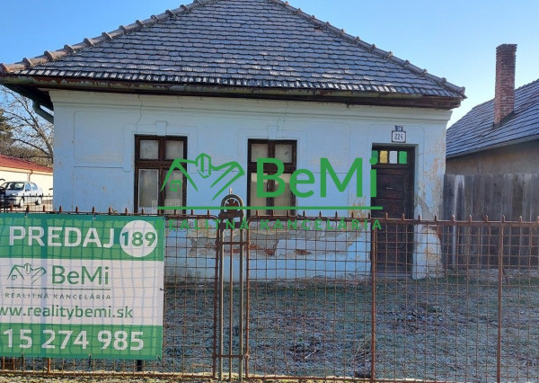 Exkluzívne na predaj vidiecky dom s veľkým pozemkom Jacovce