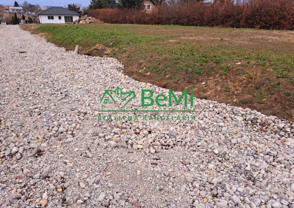 Predaj, stavebný pozemok -  Mojmírovce (008-14-JANS)