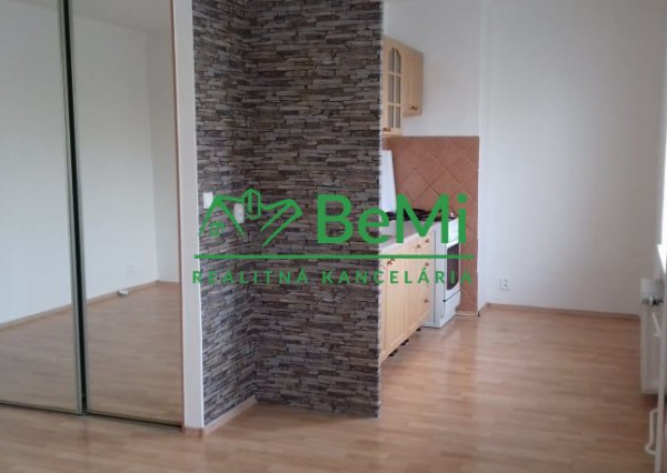 Rezervované Prenájom 1 izbového bytu Michalovce