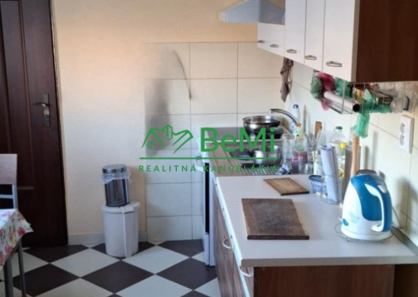 Predaj, 2 izbový zrekonštruovaný byt- Šahy (035-112-PEKR)