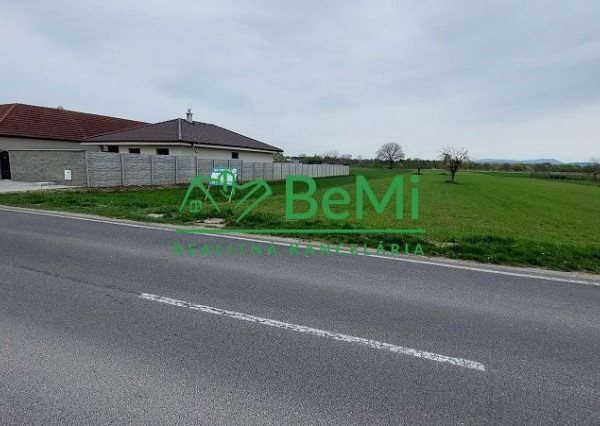 Exkluzívne - predaj - 5725m2 veľký stavebný pozemok v obci Rakovice