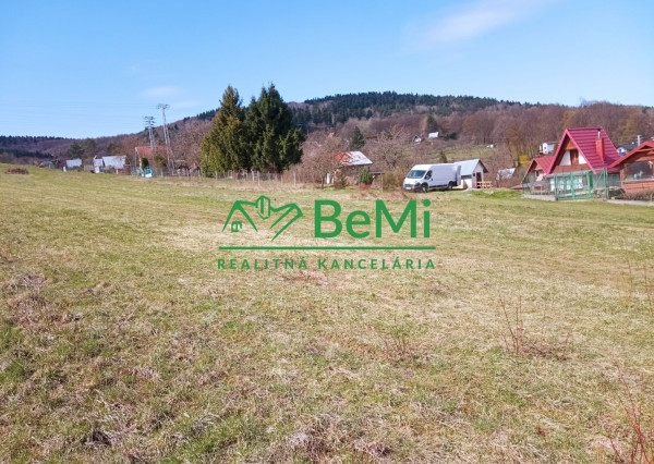 Na predaj rekreačný pozemok, so stavebným investičným potenciálom