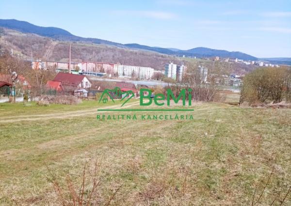 Na predaj rekreačný pozemok, so stavebným investičným potenciálom