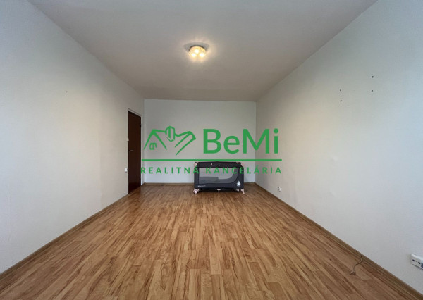 Predaj 3 izbový byt, REZERVOVANÉ - Nová Baňa (042-113-MIJK)