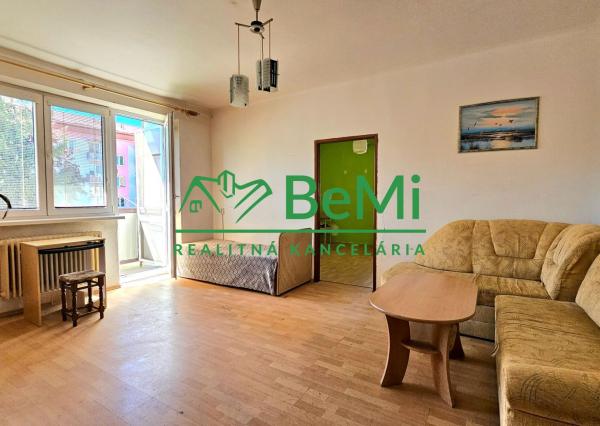 3-IZB.BYT S BALKÓNOM HNÚŠŤA-NA PREDAJ