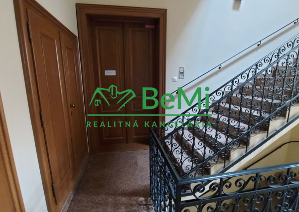 Predaj kancelárske priestory Nitra, na Štefánikovej ul.110m2 (221-16-JUF)