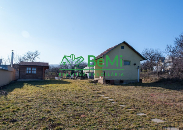 Predaj záhradná chatka, Nové Mesto nad Váhom, 395 m2