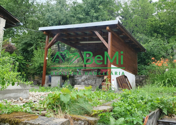 R E Z E R V O V A N É Murovaná chata  v Slavošovciach